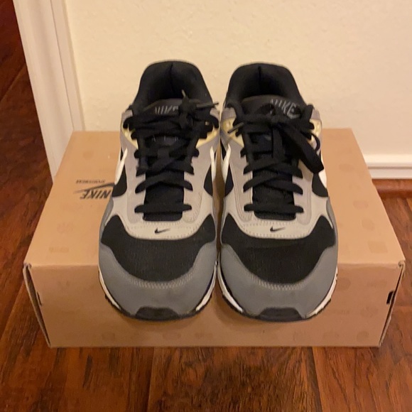 Nike Men’s Air Max Correlate Shoes - Picture 2 of 6